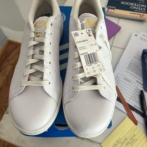 Adidas men’s Stan Smith sneakers. Brand new. White with red and blue trim 10 1/2